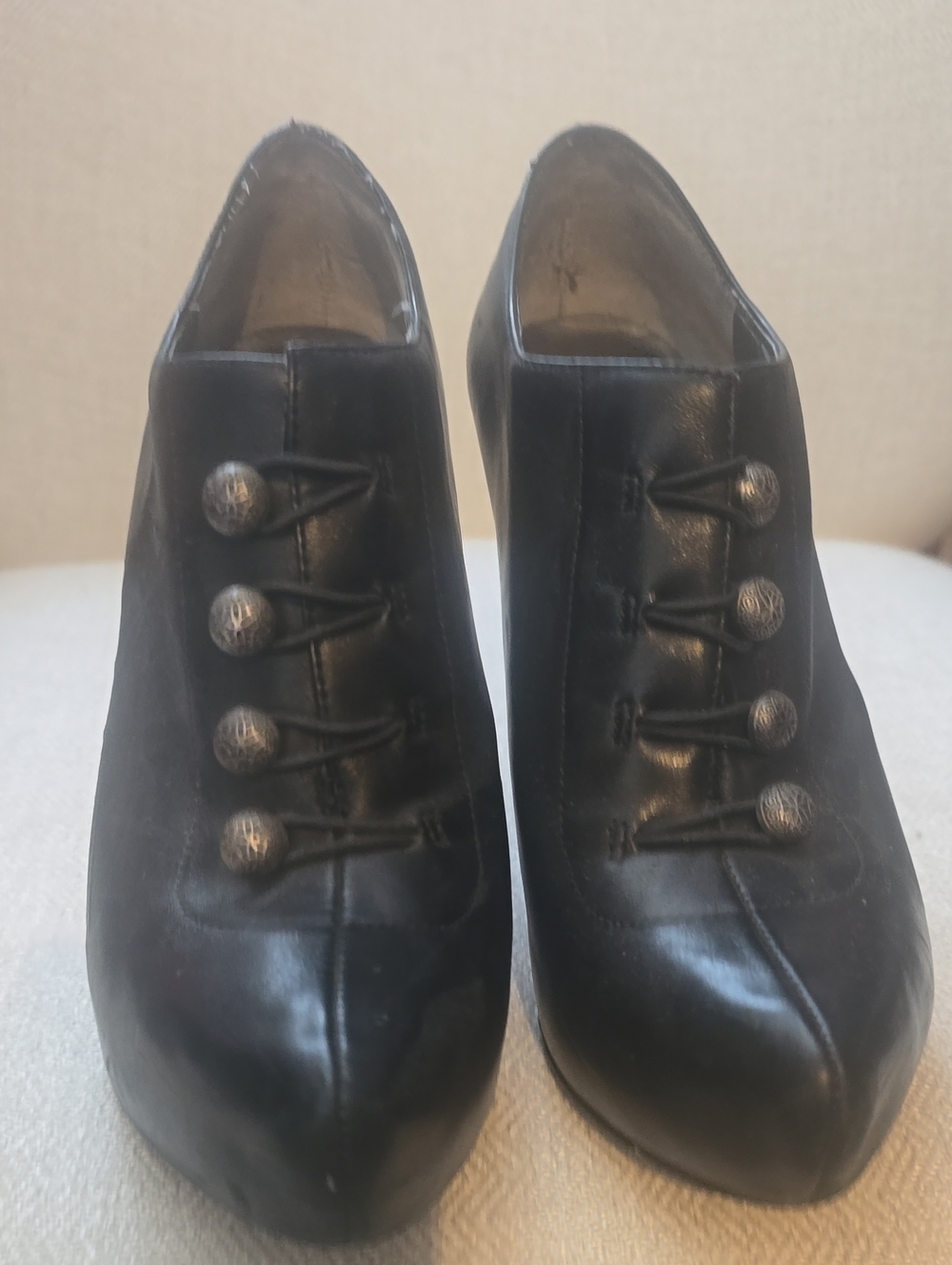 Carlos Santana Black Leather Button-Front Heels